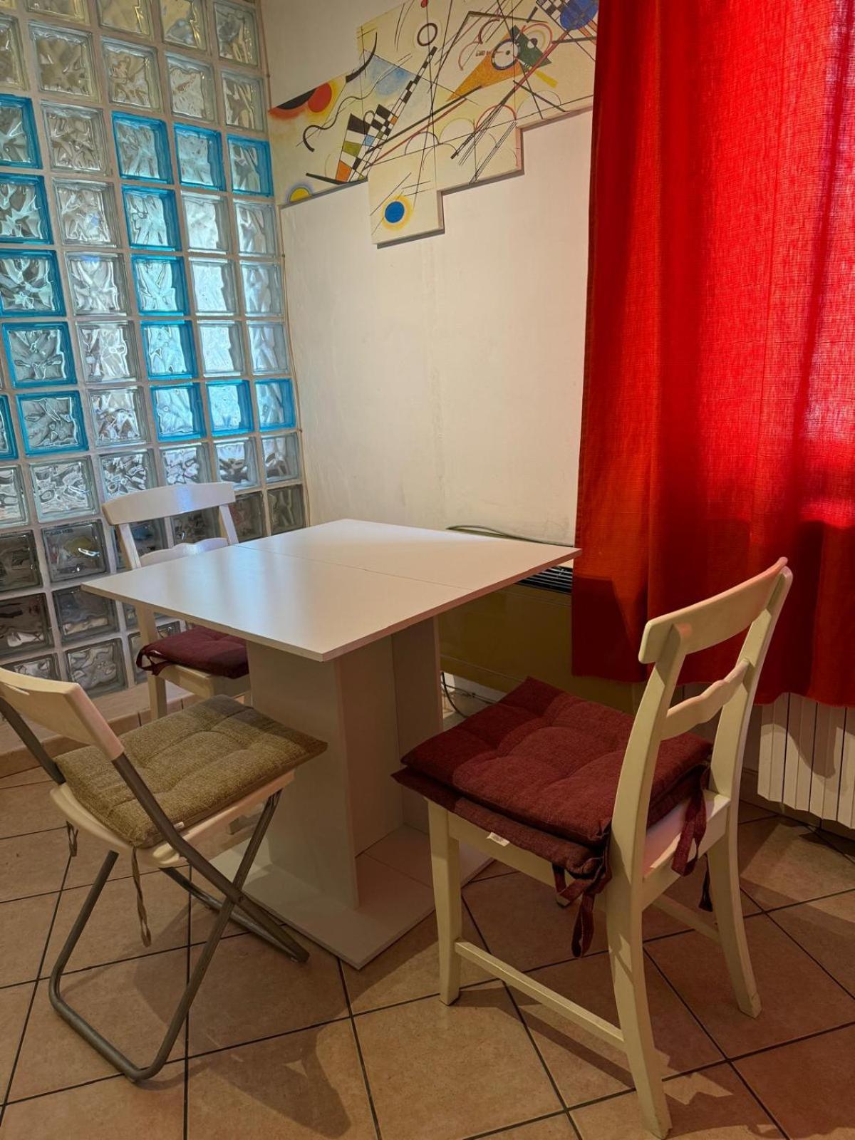 Apartment Near Metro